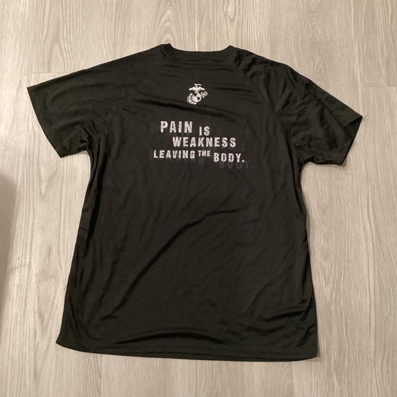 NWOT Black USMC Performance Dry- Fit T-Shirt. PAIN IS WEAKNESS LEAVING THE BODY - Picture 4 of 4
